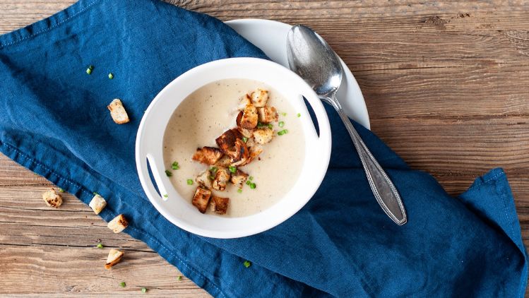 ch-emmi-luzerner-rezeptbild-rahmkaesesuppe-teaserM