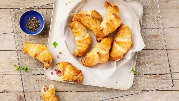 ch-emmi-luzerner-rezeptbild-mostbroeckli-gipfeli-stage-2